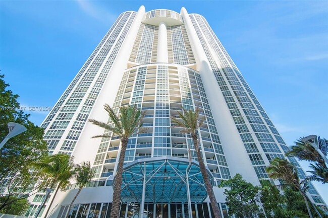 Building Photo - 18201 Collins Ave