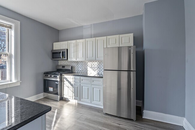 Building Photo - 6700 Park Ave