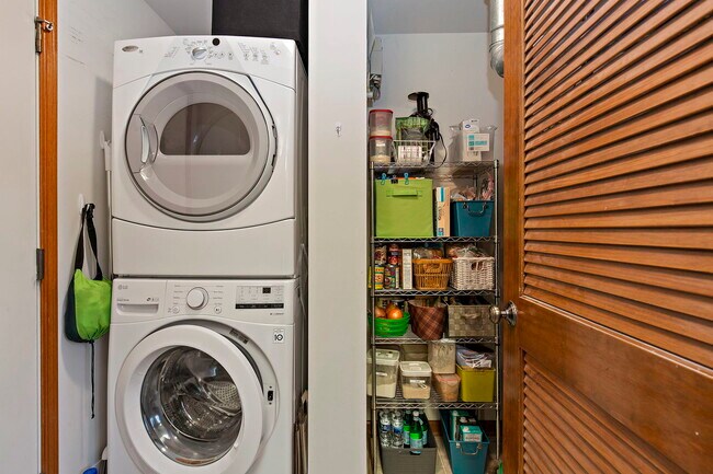 Building Photo - 1661 Cameron Dr