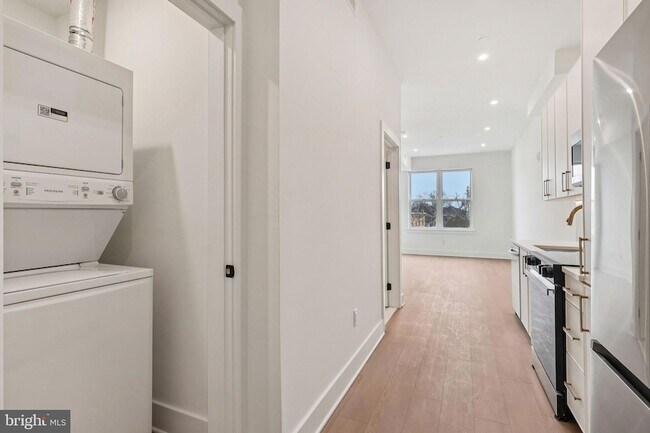 Building Photo - 30 W Allens Ln