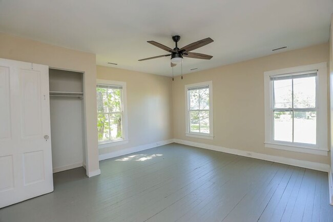 Building Photo - 3963 Oakleys Ln