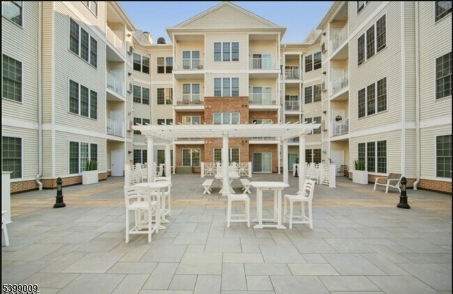 Building Photo - 6402 Brookhaven Court