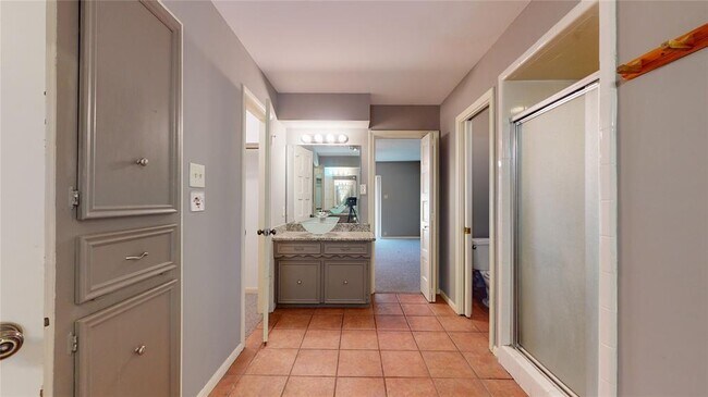 Building Photo - 12618 Misty Valley Dr