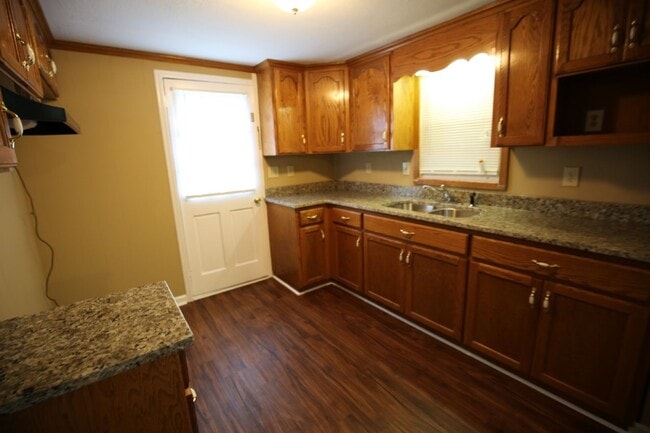 Building Photo - Charming 2-Bedroom Home with Modern Updates in Concord/Rock Creek Area"