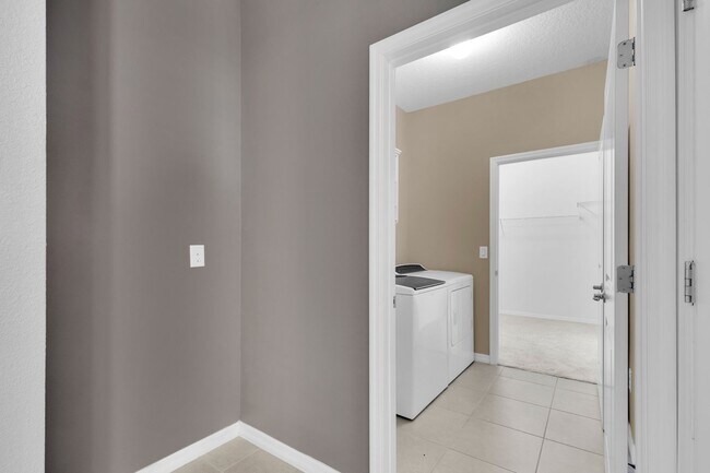 Building Photo - 3/2 Home In Upscale 55+ Gated Community