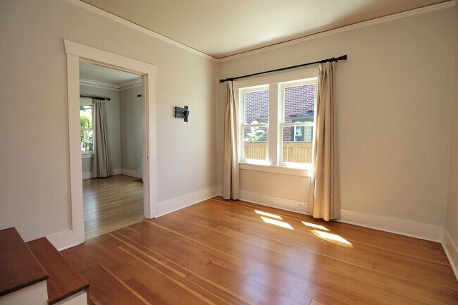 Building Photo - 6435 NE Cleveland Ave