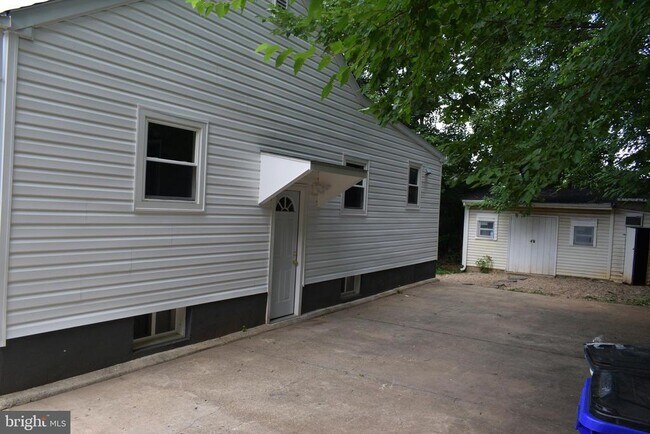 Building Photo - 12323 DEWEY
