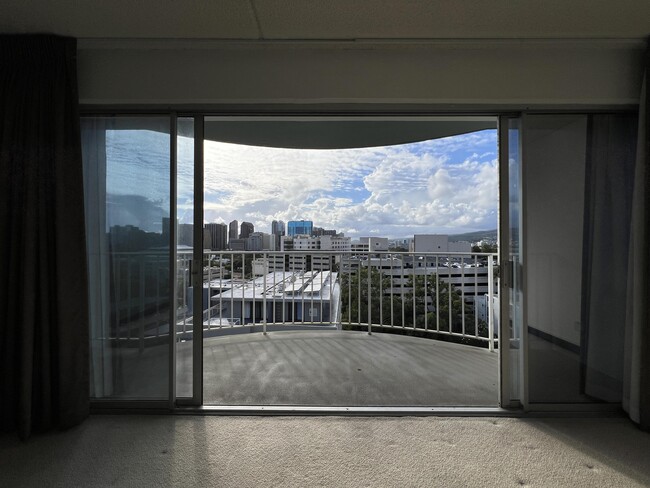 Building Photo - 710 Lunalilo St