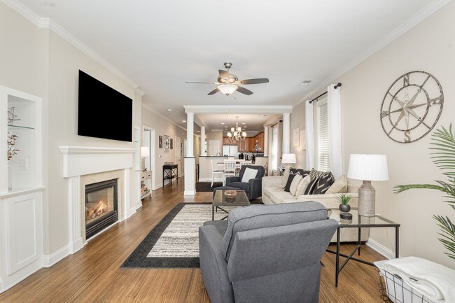 Building Photo - Fully furnished waterfront three-bedroom/ ...