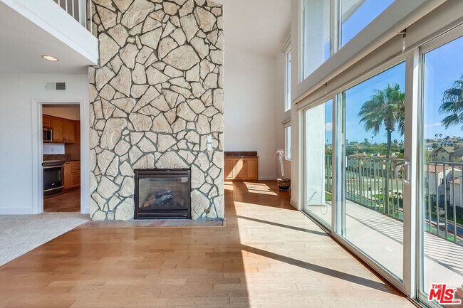 Building Photo - 230 S Catalina Ave