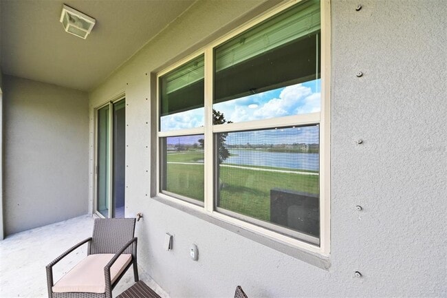 Building Photo - 736 Royal Empress Dr