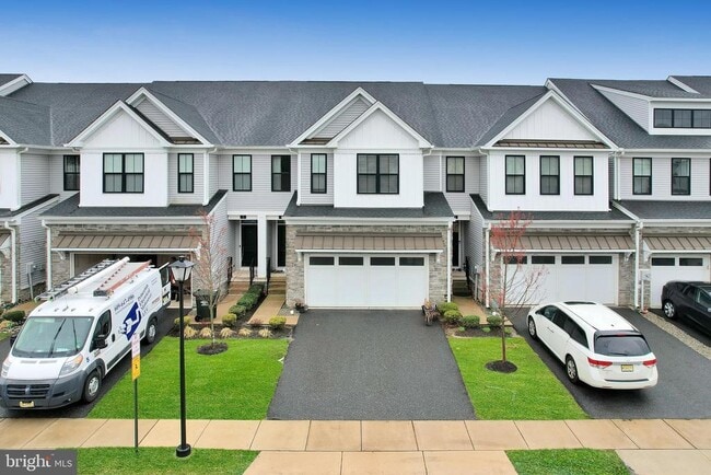Primary Photo - 9 Clover Ln