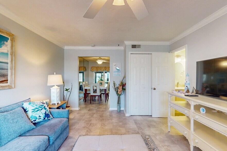 Building Photo - 65 Marco Villas E