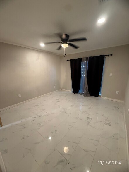 Building Photo - 7215 Holly Hill Dr