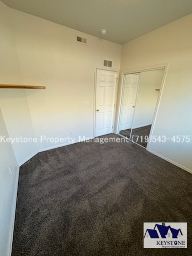 Building Photo - South side Domega Home 3 Bedroom/2 Bath/2 Car Garage $1850/$1850