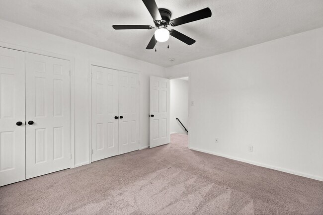Building Photo - 1303 W Meadowview Rd