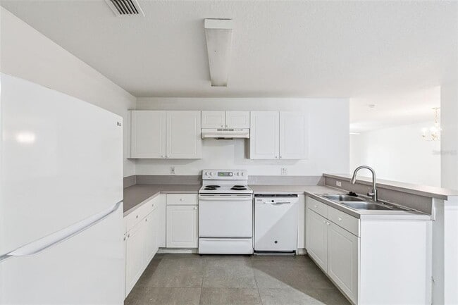 Building Photo - 8818 Grand Palms Cir