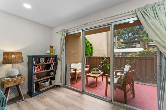 Building Photo - Beautiful 2BD/2BA Condo in Prime Pacific Beach Location! THIS UNIT IS UNFURNISHED