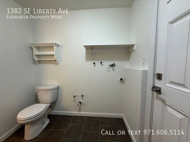 Building Photo - 1382 SE Liberty Ave