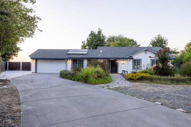 Building Photo - 1989 Claimstake Ct