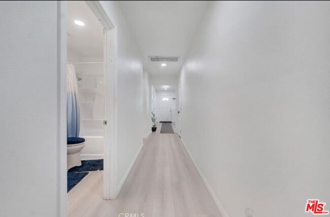 Building Photo - 7701 Baird Ave