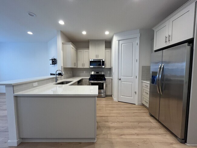 Building Photo - Gorgeous 3BR Home with Open Main Level & Large Primary Suite