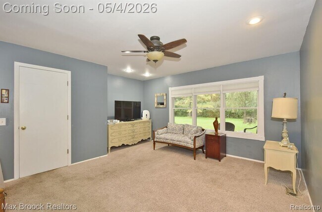 Building Photo - 2687 Heathfield Rd
