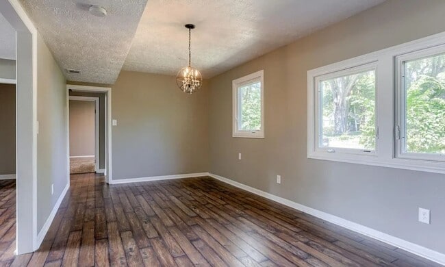 Building Photo - Country Club 5 Bedroom!
