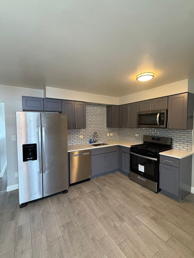 Building Photo - 14421 S Ravinia Ave