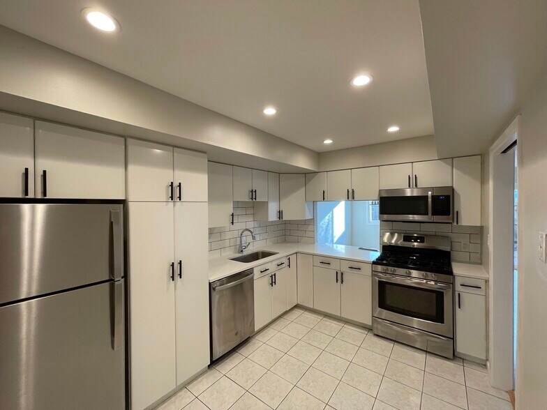 Building Photo - 725 Hibbard Rd