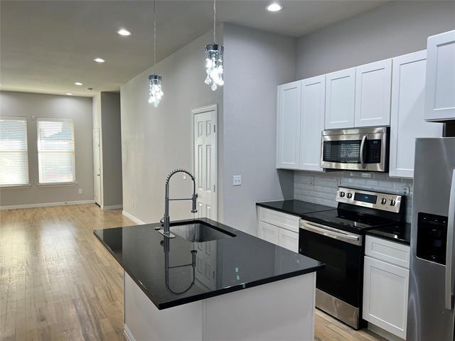 Building Photo - 319 W Page Ave