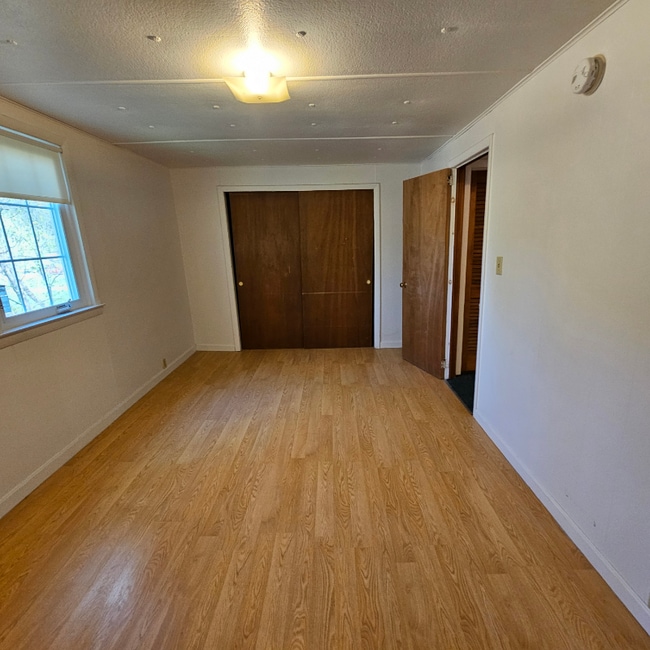 Building Photo - 6137 Memorial Dr