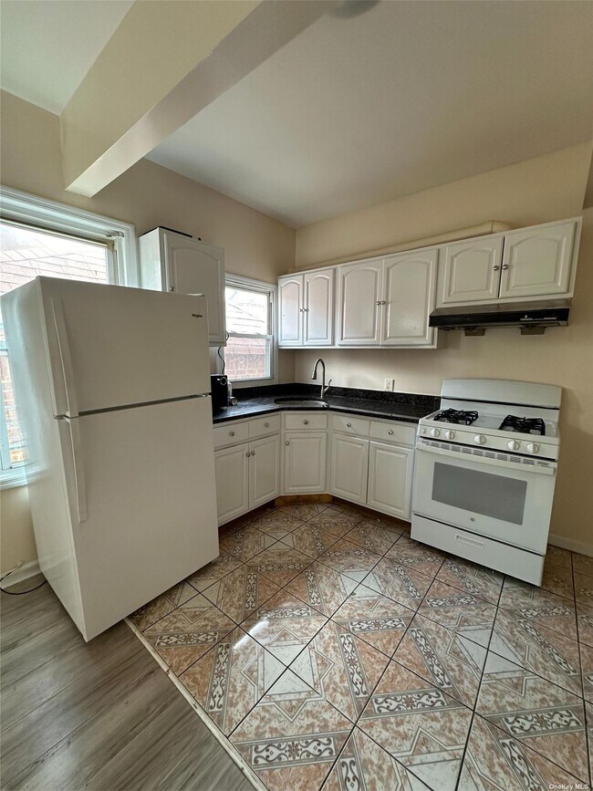 Building Photo - 95-30 125th St