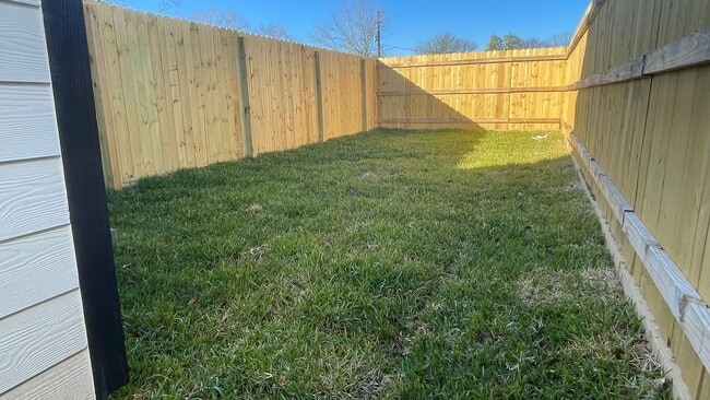 Building Photo - ? Elegant 3-Bed Houston Home with Driveway ?