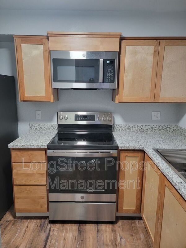 Building Photo - 3141 N Shore Dr SE