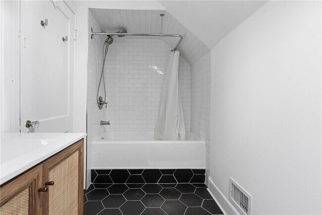 Building Photo - 420 Wayland Ave