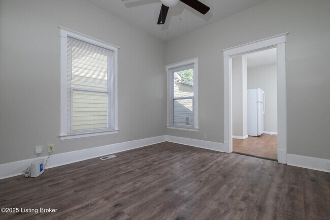 Building Photo - 925 W Evelyn Ave