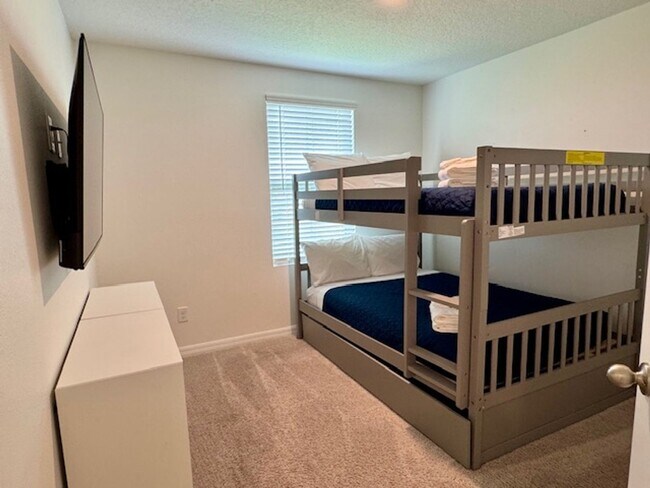 Building Photo - Townhome for rent with garage in Champions...