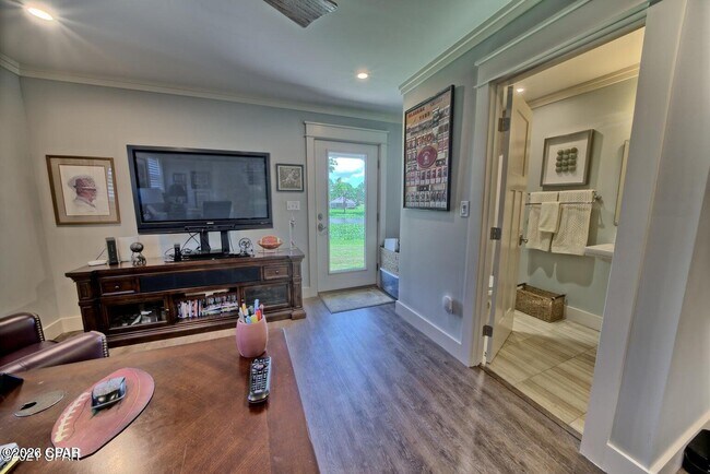 Building Photo - 263 Lullwater Dr