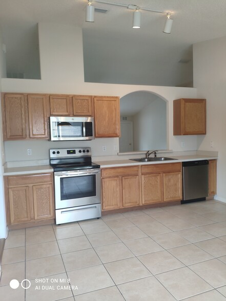 Building Photo - 18 Puritan Ln