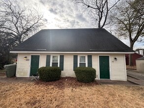 Building Photo - 118/120 Elizabeth Darby Lane