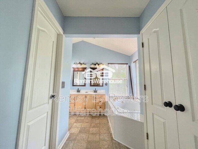 Building Photo - 601 Whisper Walk