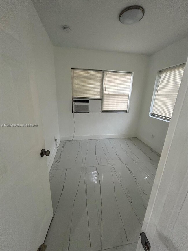 Building Photo - 2135 NE 170th St