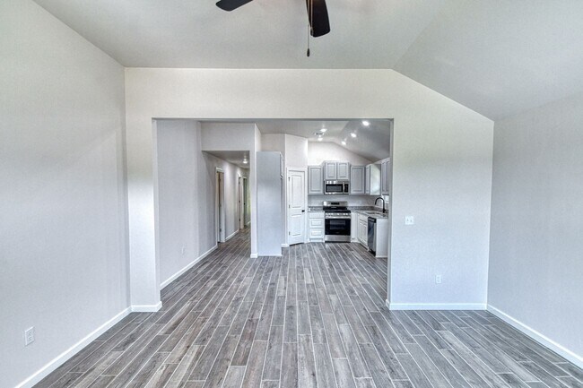 Building Photo - 928 Varenna Ct