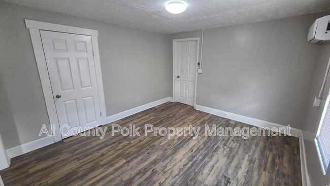 Building Photo - 602 Emma St