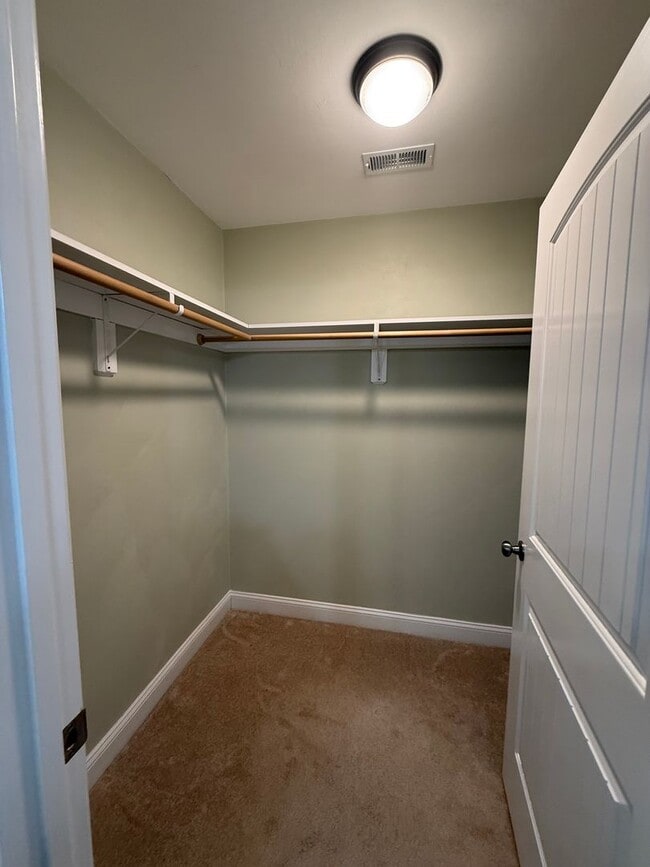 Building Photo - One Level 3 Bedroom 2 Bath Home in Hollins Area