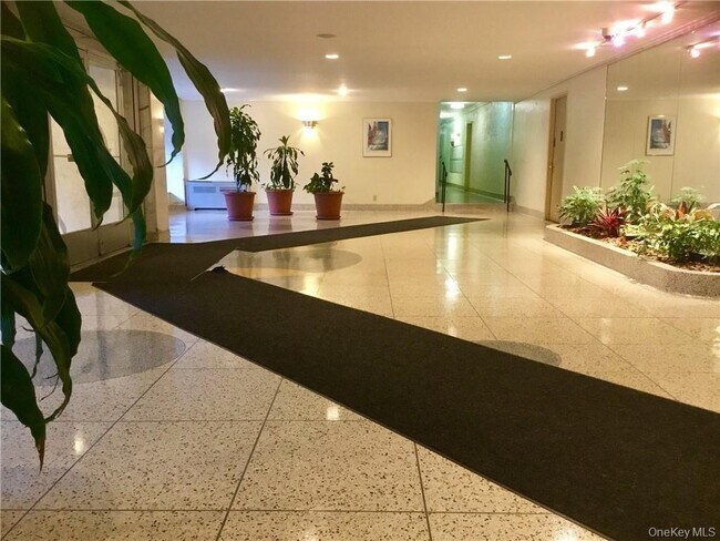 Building Photo - 3 Sadore Ln