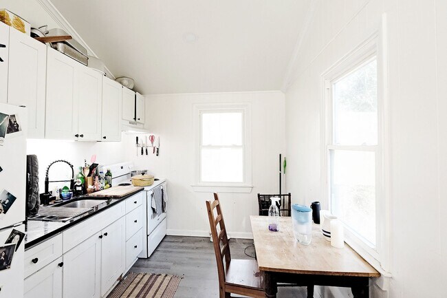 Building Photo - Pet-Friendly Crozet Cottage In A Partially Wooded Setting
