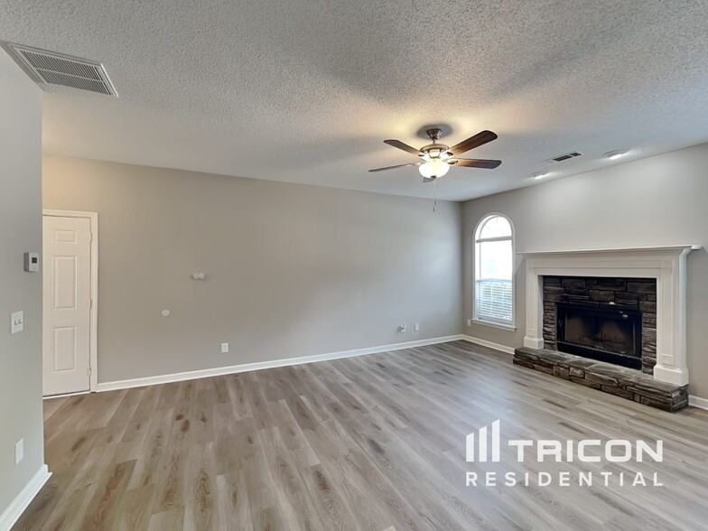 Building Photo - 227 Piedmont Dr
