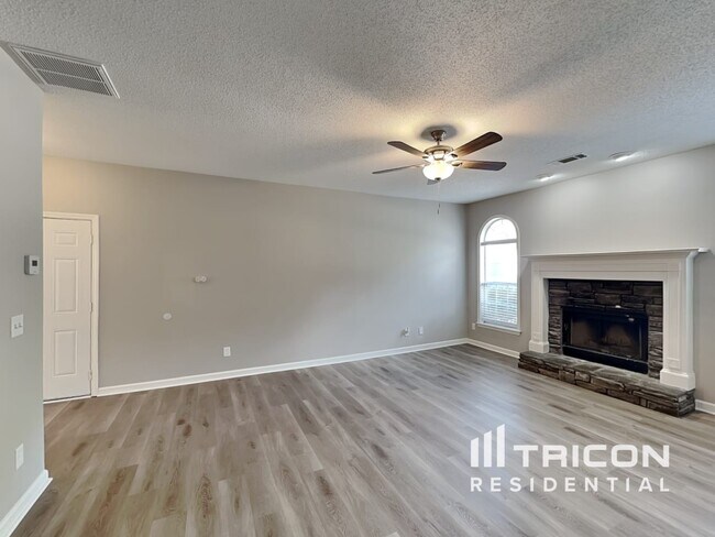Building Photo - 227 Piedmont Dr